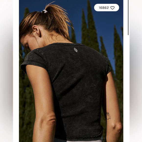 Free People Ribbed Baby Tee Washed Black size Medium - Picture 3 of 8